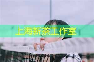 首先迎接你的是一个巨大的复古地图